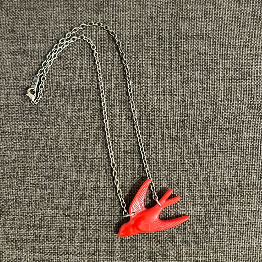 Red swallow necklace